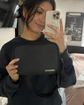 Customer photo with EscapeZone Cross Body Faraday Bag