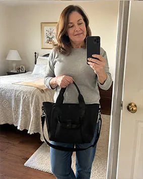 Customer photo with EscapeZone handbag